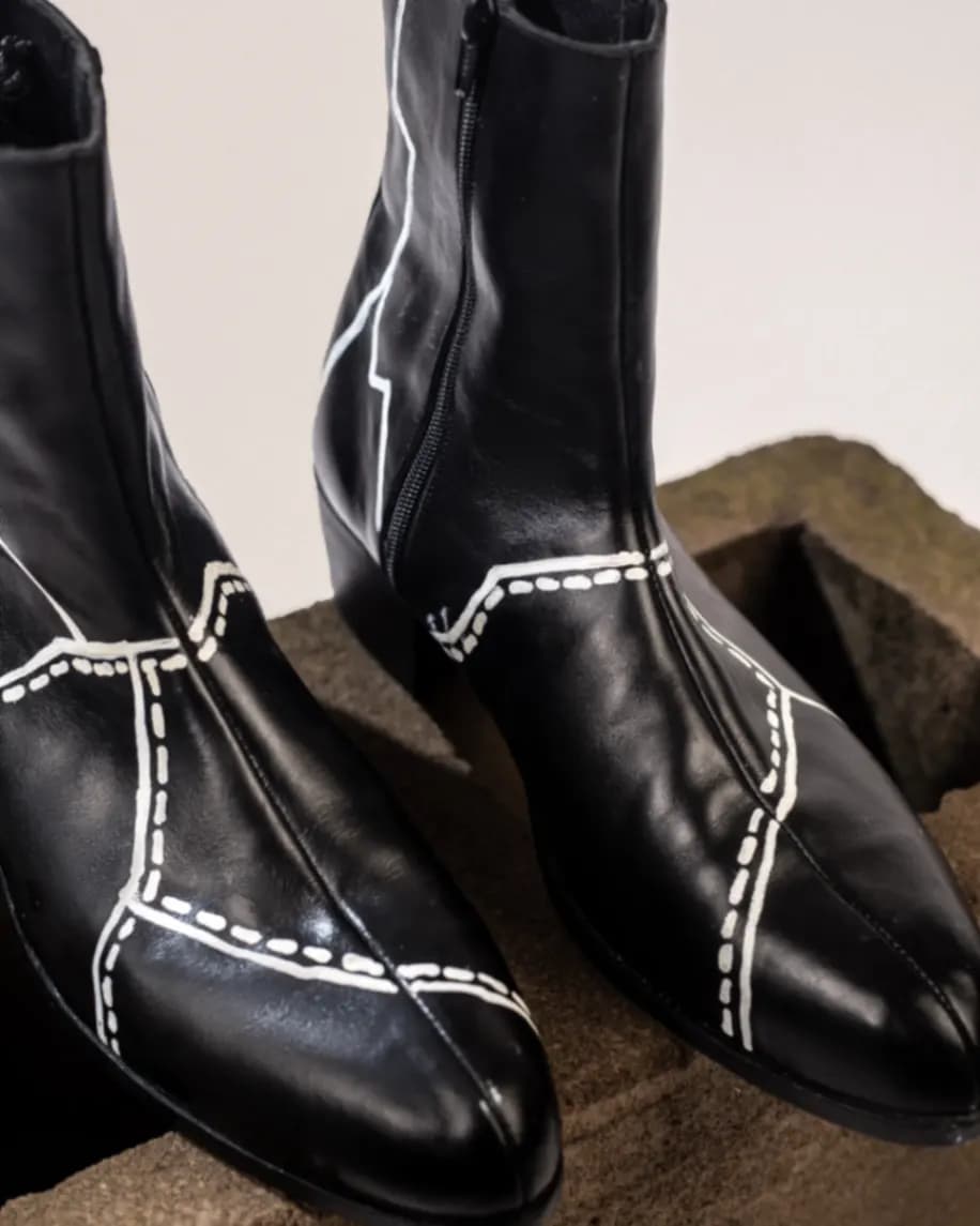 Mural boots
